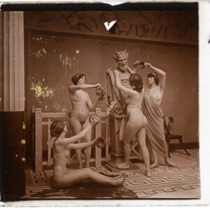 Desnudo artístico estereoscópico en cristal. Fotografía estereoscópica. Jules Richard. The Atrium.