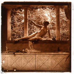 Desnudo artístico estereoscópico en cristal. Fotografía estereoscópica. Jules Richard. The Atrium.