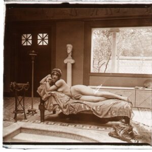 Desnudo artístico estereoscópico en cristal. Fotografía estereoscópica. Jules Richard. The Atrium.