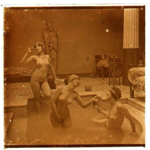 Desnudo artístico estereoscópico en cristal. Fotografía estereoscópica. Jules Richard. The Atrium.