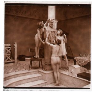 Desnudo artístico estereoscópico en cristal. Fotografía estereoscópica. Jules Richard. The Atrium.