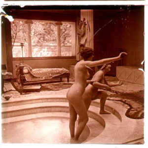 Desnudo artístico estereoscópico en cristal. Fotografía estereoscópica. Jules Richard. The Atrium.