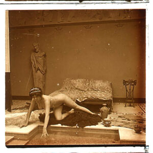 Desnudo artístico estereoscópico en cristal. Fotografía estereoscópica. Jules Richard. The Atrium.