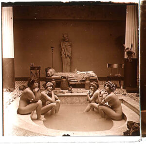 Desnudo artístico estereoscópico en cristal. Fotografía estereoscópica. Jules Richard. The Atrium.