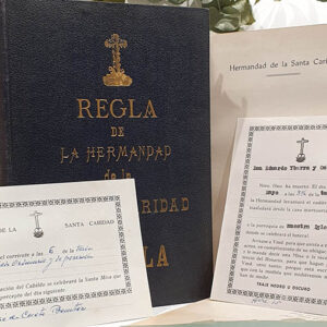 [Lote]. Regla de la Hermandad de la Santa Caridad de Sevilla. 1919. Junto con: Reglamento de Entierros 1973. Junto con: Varias cartas dirigidas un Hermano de la congregación.