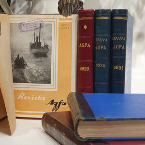REVISTA AGFA. Años I, II, III, IV y V. Completos. Encuadernados conservando cubiertas originales. 1926-1931.