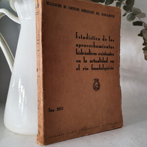 Estadística de los aprovechamientos hidráulicos existentes en la actualidad en el río Guadalquivir. . , 1933, . 26x18. 361 pgs. Fotografías. . Restos de humedad. 90